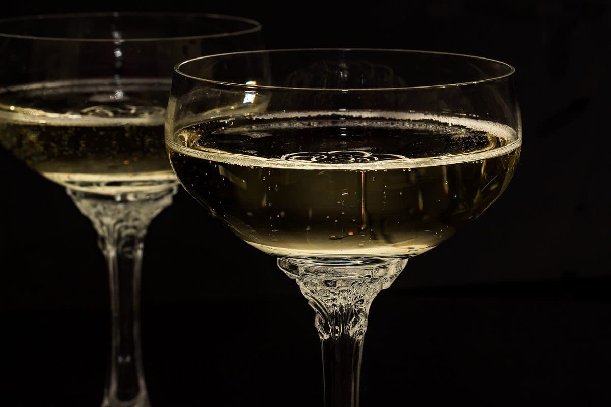 Deux coupes servies lors d’une dégustation